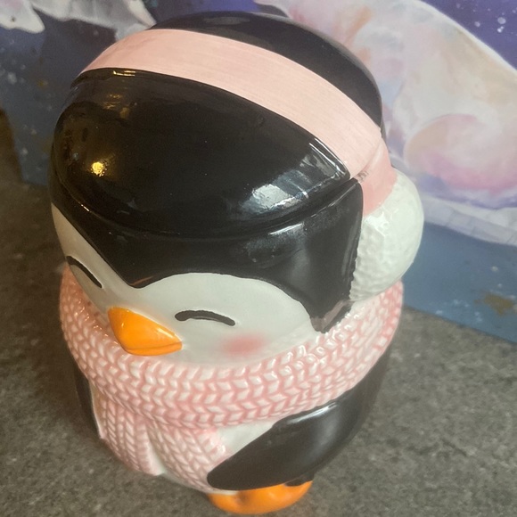 NWT 🐧 Holiday Penguin Candle - Penguin Necklace Collection SOLD OUT - Picture 5 of 12